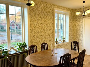 تناول الطعام