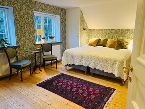 6 عدّة غرف نوم ومكواة/لوح كي وواي فاي وملاءات أسرّة