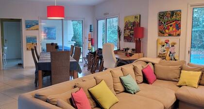 Comfortable house 10 minutes from the Moulleau beaches. Beautiful pool.
