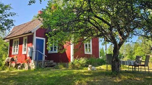 Exterior - Idyllic country house with rowing boat (Öremåla)