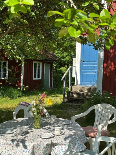 Idyllic country house with rowing boat