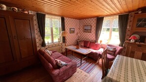 TV, fireplace - Idyllic country house with rowing boat (Öremåla)