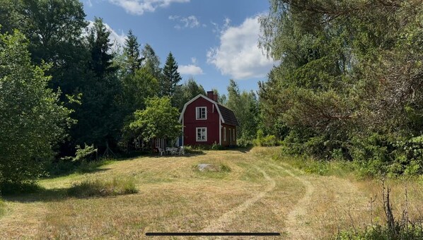 Exterior - Idyllic country house with rowing boat (Öremåla)