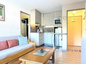Interior - 2-room apartment with garage near the beach (Bormes-les-Mimosas)