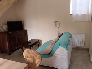 TV - Renovated house in Mortagne-sur-Sèvre with terrace and WiFi (Mortagne-sur-Sèvre)