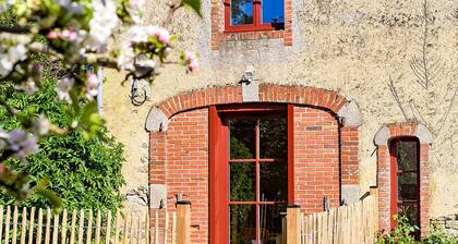 Renovated house in Mortagne-sur-Sèvre with terrace and WiFi