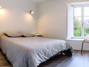 Free WiFi - Renovated house in Mortagne-sur-Sèvre with terrace and WiFi (Mortagne-sur-Sèvre)