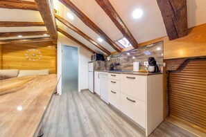 Mikrowelle, Herdplatte, Geschirrspüler