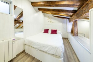 Schreibtisch, WLAN, Bettwäsche