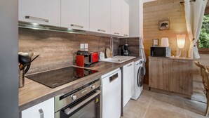 Coffee/tea maker, fridge, microwave, oven - Apartment 4 pers, balcony, covered parking (Cohennoz)