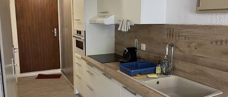 Stovetop, coffee/tea maker