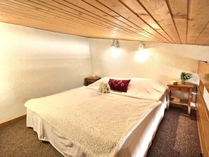 Room - Loft studio in Val d'Isère for 3 people with pets allowed & covered parking (Val-d'Isère)