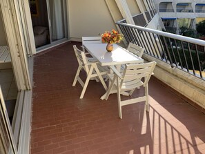 Outdoor dining - 3-room apartment for 6 with terrace in Port Camargue (Port Camargue)