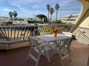 Outdoor dining - 3-room apartment for 6 with terrace in Port Camargue (Port Camargue)