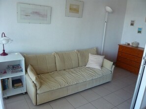 TV - 2-Room Apartment with Terrace and Garden, Sleeps 4, Pets Allowed, Parking - Port Camargue (Port Camargue)