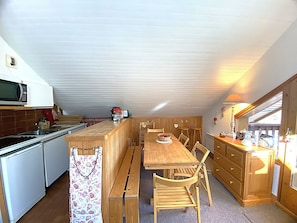 Dining - Méribel Altiport: 3-room apartment, 5 pers, balcony, TV, dishwasher (Méribel)