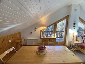 Dining - Méribel Altiport: 3-room apartment, 5 pers, balcony, TV, dishwasher (Méribel)