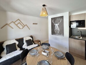 Interior - Cozy 2-room apartment, terrace, ski locker, shared parking (Demi-Quartier)