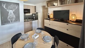 Dining - Cozy 2-room apartment, terrace, ski locker, shared parking (Demi-Quartier)