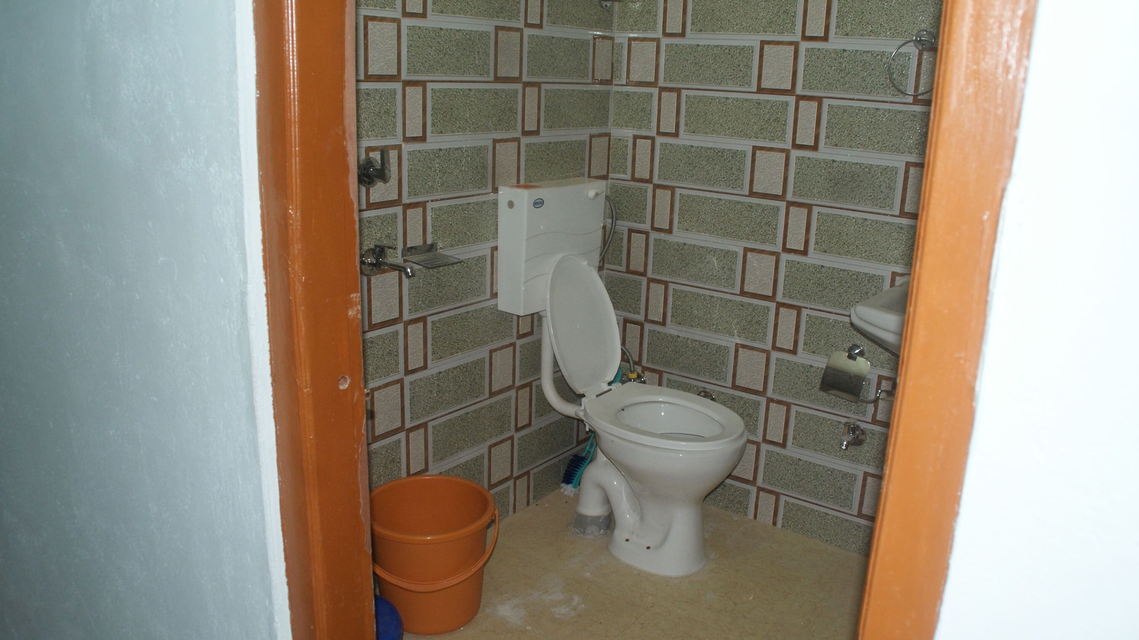 Tweepersoonskamer, balkon, uitzicht op heuvels | Badkamer