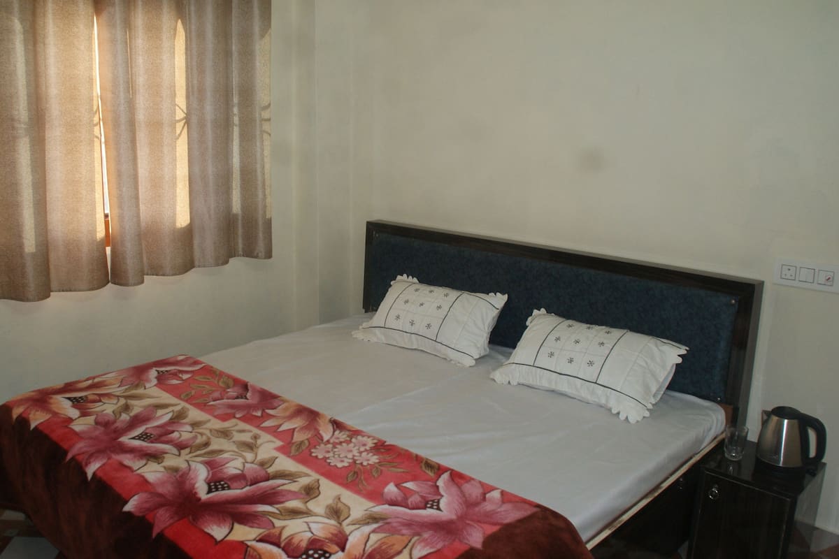 Quarto casal, sacada, vista para a colina