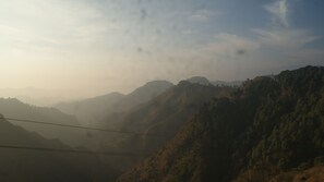 Quarto casal, sacada, vista para a colina | Vista do quarto