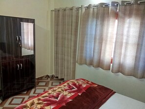Double Room, Balcony, Hill View - Shri Satya Sai Homestay (Dalhousie)