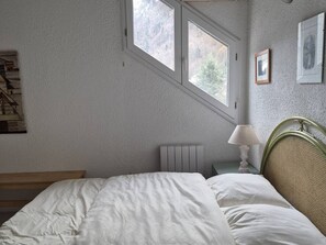 3 bedrooms - Bright duplex for 6 near center with balcony (Cauterets)