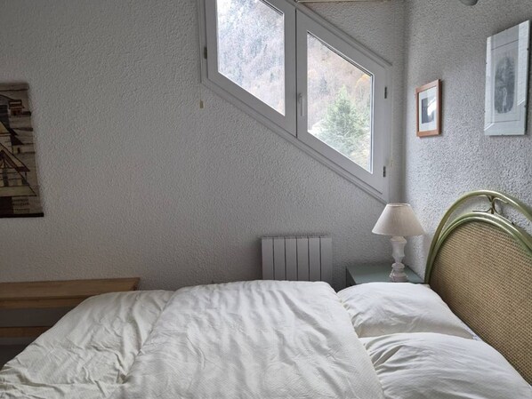 3 bedrooms - Bright duplex for 6 near center with balcony (Cauterets)