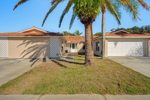House (4 Bedrooms) | Interior - Great for Digital Nomads! Spacious Home in Largo (Largo)