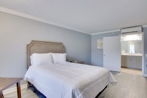 Apartment (0 Bedroom) | Interior - 1 Mi to Park Expo: Charlotte Studio w/ Gym (Charlotte)