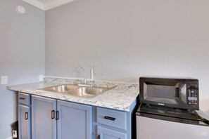 Apartment (0 Bedroom) | Interior - 1 Mi to Park Expo: Charlotte Studio w/ Gym (Charlotte)