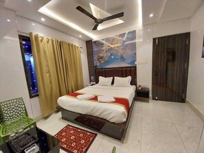 Super Deluxe Room | WiFi (free), bed sheets - Hotel Sea Touch (Kanthi)