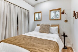 House (1 Bedroom) | Interior - Sip, Golf & Unwind: Couple's Retreat in Fallbrook (Fallbrook)