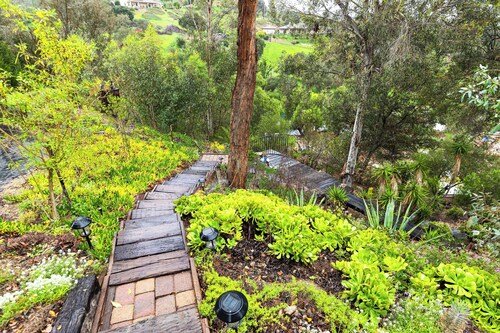 Sip, Golf & Unwind: Couple's Retreat in Fallbrook