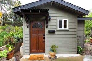 Front of property - Sip, Golf & Unwind: Couple's Retreat in Fallbrook (Fallbrook)