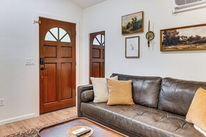 Interior - Sip, Golf & Unwind: Couple's Retreat in Fallbrook (Fallbrook)