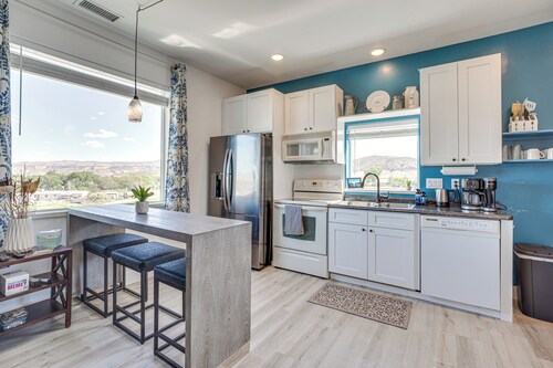 3 Mi to Kokopelli Trail: Outdoor Adventure Base