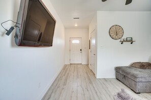 House (1 Bedroom) | Interior - 3 Mi to Kokopelli Trail: Outdoor Adventure Base (Loma)