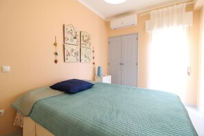 2 bedrooms, WiFi, bed sheets - Mantamar Beach Ap. (Manta Rota)
