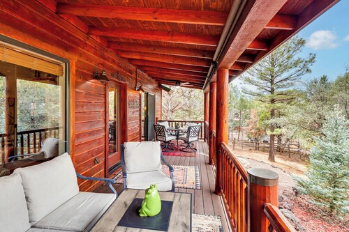White Mountains Cabin: Near Trails & Lake Access!