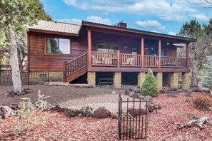 House (2 Bedrooms) | Interior - White Mountains Cabin: Near Trails & Lake Access! (Show Low)