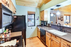 House (2 Bedrooms) | Interior - White Mountains Cabin: Near Trails & Lake Access! (Show Low)
