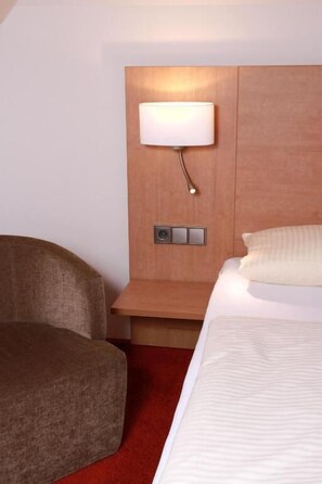 Een kluis op de kamer, een bureau, geluiddichte muren, gratis wifi