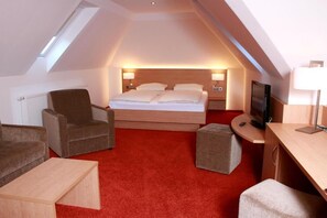 Comfort Double Room | In-room safe, soundproofing, free WiFi - Hotel Goldenes Fass (Rothenburg ob der Tauber)