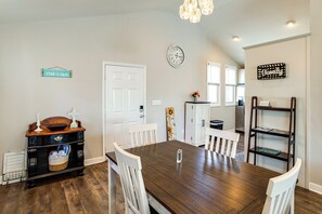 House (2 Bedrooms) | Interior