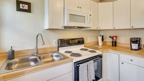 Apartment (2 Bedrooms) | Interior - 1 Mi to Downtown Pueblo! Great Historic Neighbor (Pueblo)