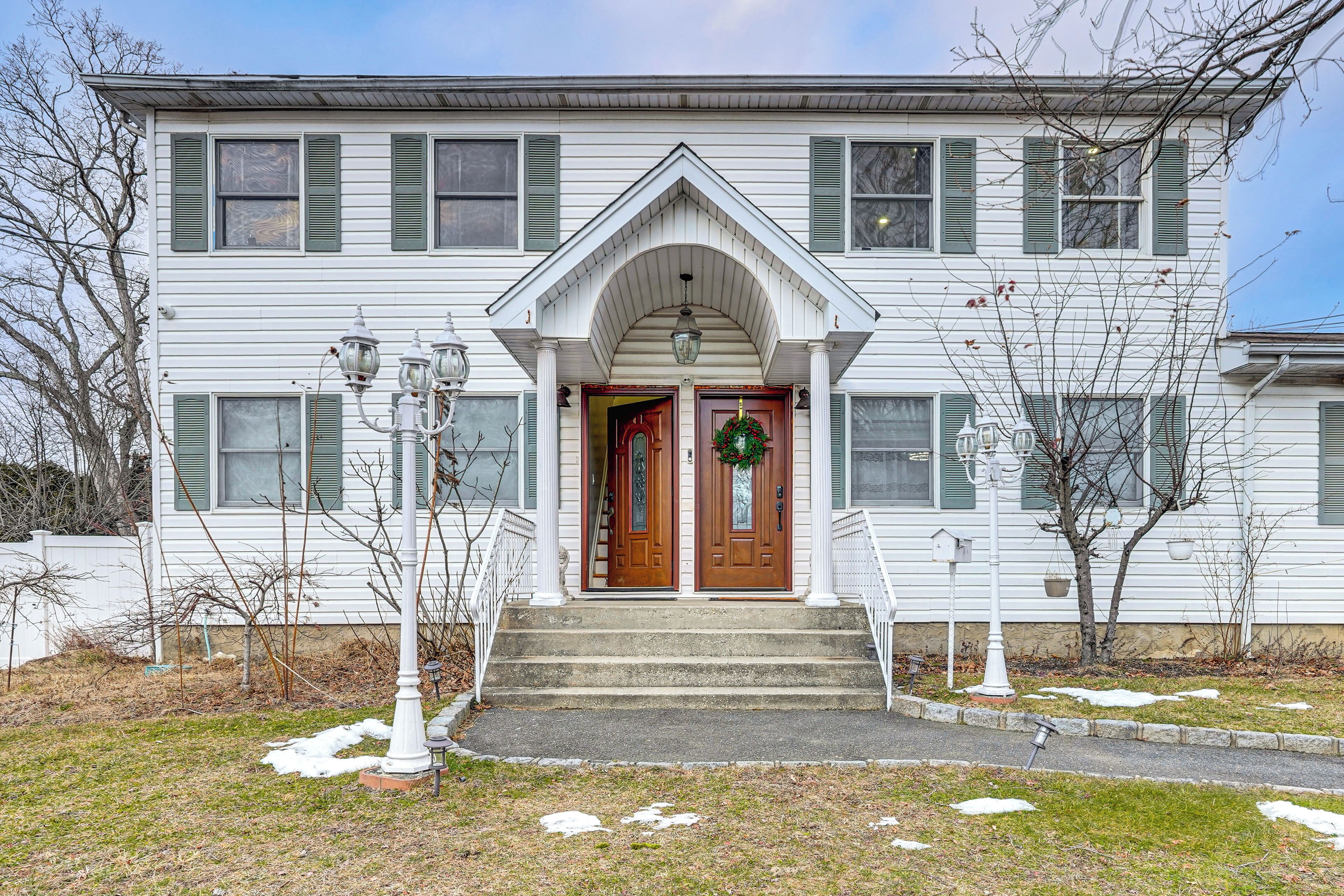 อพาร์ทเมนท์ (4 Bedrooms) | ด้านหน้าที่พัก