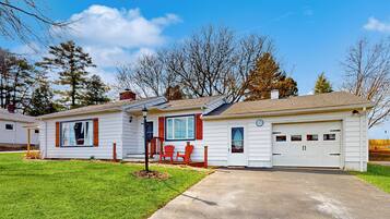 House (4 Bedrooms) | Front of property