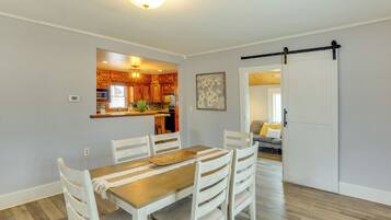 House (2 Bedrooms) | Interior